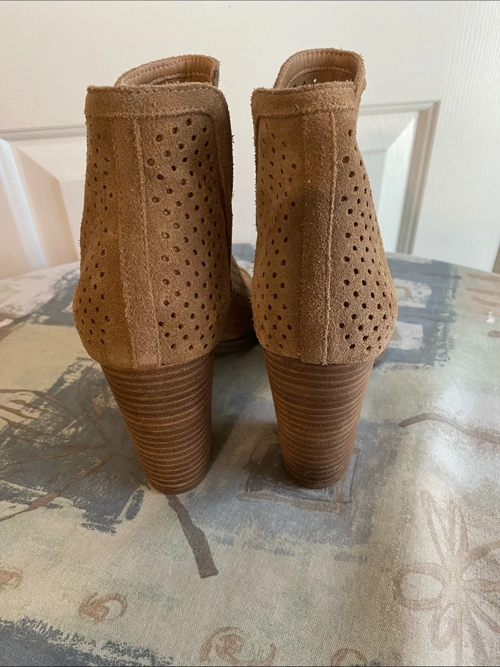 Lucky Brand Tan Perforated Leather Open-Toe Block Heel Booties Size 9.5 Heels 4”